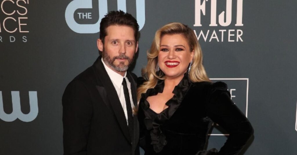 why did kelly clarkson get divorced