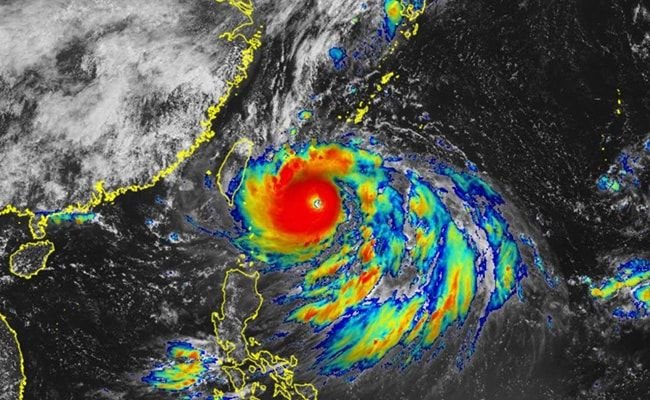 where is hurricane erin going to hit